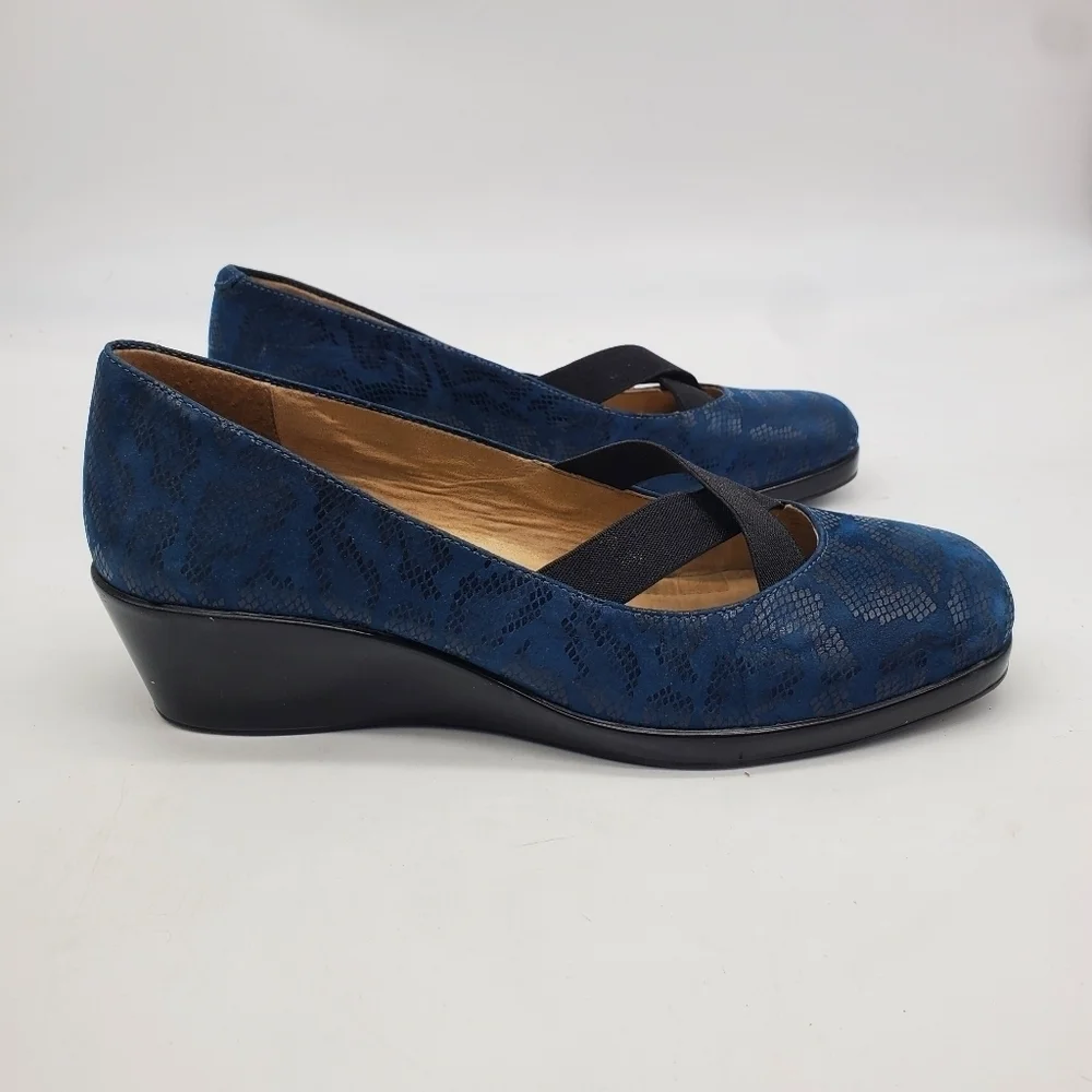 Michelle D Shoes Women 9M Brenda Navy Blue Reptile Square Toe Wedge Pump